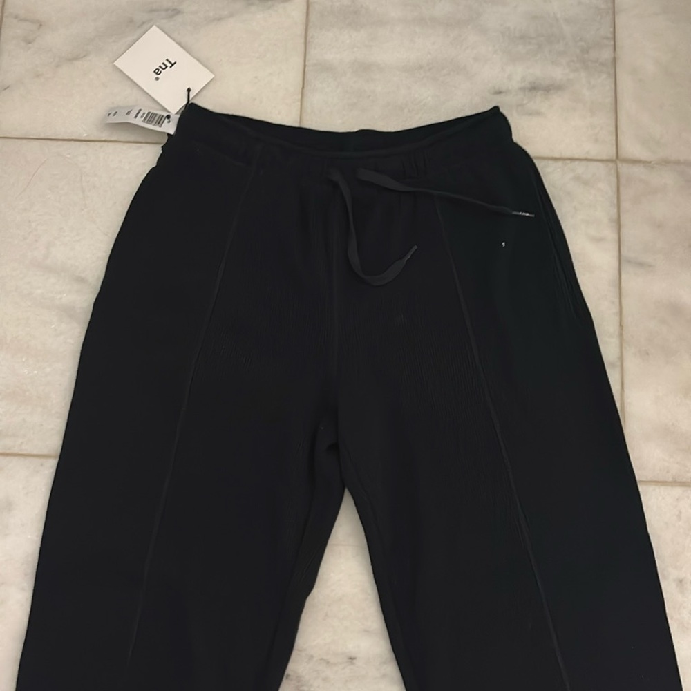 BRAND NWT Aritzia Black Sweatpants